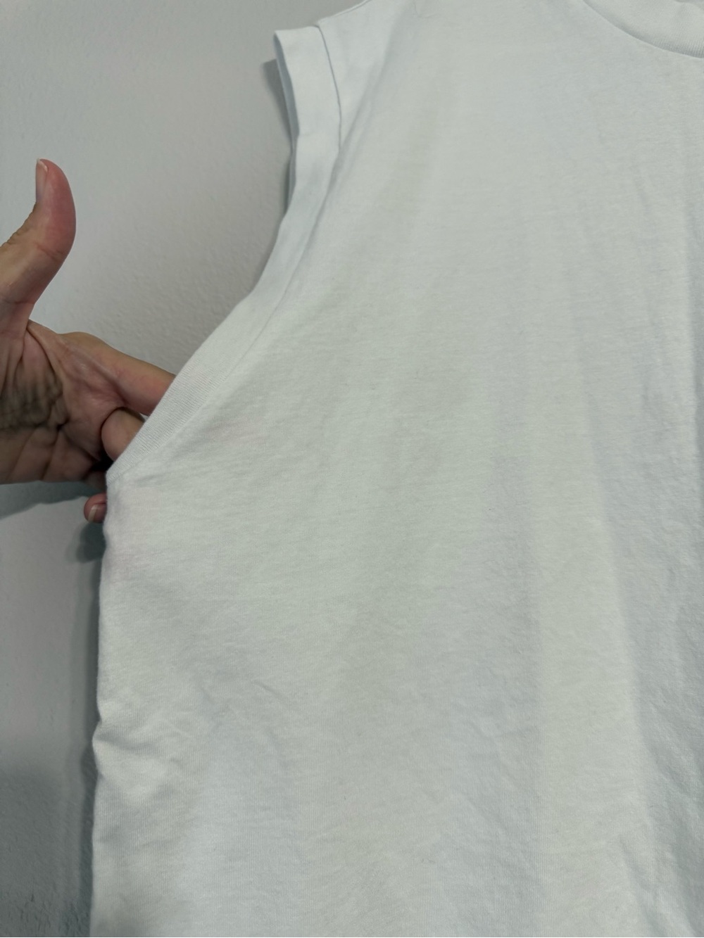Abercrombie & Fitch White Muscle Tee - Picture 5 of 7